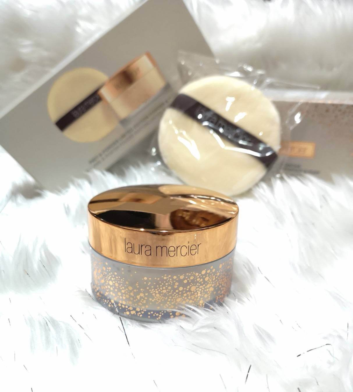 Laura Mercier ,ลอร่า เมอซิเออ,Laura Mercier Pret_A_Powder Limited Edition Powder & Puff ,Laura Mercier Pret_A_Powder Limited Edition Powder & Puff ราคา,Laura Mercier Pret_A_Powder Limited Edition Powder & Puff รีวิว,Laura Mercier Pret_A_Powder Limited Edition Powder & Puff ซื้อได้ที่,Laura Mercier Pret_A_Powder Limited Edition Powder & Puff ใช้ดีไหม