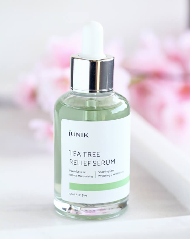 IUNIK Tea Tree serum เซรั่มรักษาสิว ปัญหาสิวที่ทุกคนต้องกลุ้มใจ ไม่ว่าจะเป็นสิวผด สิวผื่น สิวเสี้ยน สิวอุดตัน หรือสิวอักเสบ  สิวส่วนใหญ่เกิดจากความไม่สมดุลของน้ำมันในผิว ฮอร์โมน หรือสิ่งสกปรกมลพิษที่เจอกันอยู่ทุกวัน ทั้งเมคอัพ ฝุ่น ต่างๆ   IUNIK จะช่วยควบคุมความมันส่วน เกินซึ่งเป็นสาเหตุนึงของการเกิดสิว ให้สิวค่อยๆแห้ง และไม่เกิดใหม่