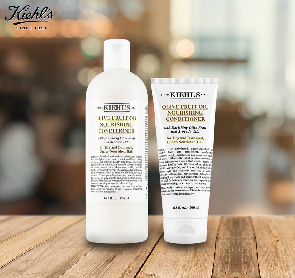 Kiehl's Olive Fruit Oil Nourishing Conditioner คอนดิชันเนอร์เนื้อบางเบา ล้างออกง่าย สำหรับผมแห้งเสีย -ด้วยสูตรสำหรับผมแห้งเสียขาดการบำรุง ครีมนวดผมบางเบา ล้างออกง่ายนี้ ให้ความชุ่มชื้นอย่างล้ำลึกทำให้ผมกลับมาและดูมีสุขภาพดี -สารสกัดจากน้ำมันอะโวคาโด มะนาว และน้ำมันมะกอก ในโมเลกุลเลียนแบบน้ำมันธรรมชาติเคลือบเส้นผมที่มีสุขภาพดี ตรงเข้าสร้างสารบำรุงผมล้ำลึกที่ให้ความชุ่มชื้นและแข็งแรงกับเส้นผม -เหมาะสำหรับเส้นผมที่อ่อนแอจากการโดนแสงแดดและการใช้สารเคมีมากเกินไป หรือการจัดแต่งทรงผมด้วยความร้อนเกินขนาด