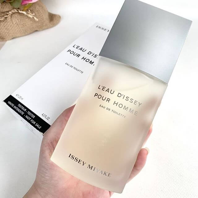 Issey Miyake  L'eau D'issey Pour Homme EDT 1 ml x 2 กลิ่นคลาสสิกไร้กาลเวลา ความรู้สึกของความแข็งแกร่งและความสดชื่นของน้ำตกภูเขา บ่งบอกถึงความเป็นผู้ชายได้อย่างดี กลิ่นหอมติดทนนานตลอดวัน