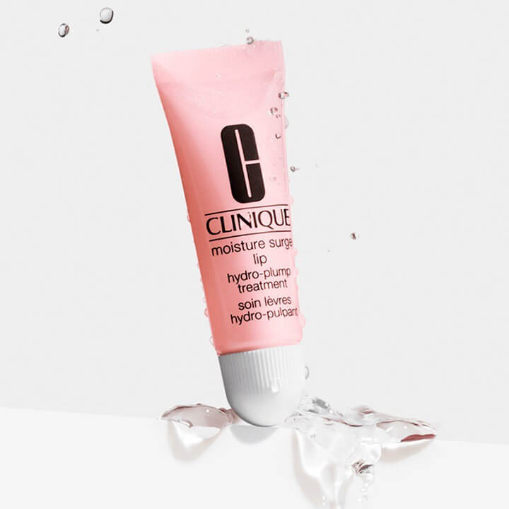 Clinique Moisture Surge Lip Hydro-Plump Treatment ลิปบาล์ม Moisture Surge Lip Hydro Plump Treatment ครีมบำรุงริมฝีปาก จาก CLINIQUE ที่เปี่ยมไปด้วยคุณประโยชน์หลากหลาย ให้ความชุ่มชื่นล้ำลึกในทันทีที่ใช้ ช่วยเก็บกักรักษาความชุ่มชื้นอย่างต่อเนื่องยาวนาน มอบความเรียบเนียน ลดความแห้งกร้านและเสมือนเป็นการเตรียมริมฝีปากให้นวลนุ่มชุ่มชื่น