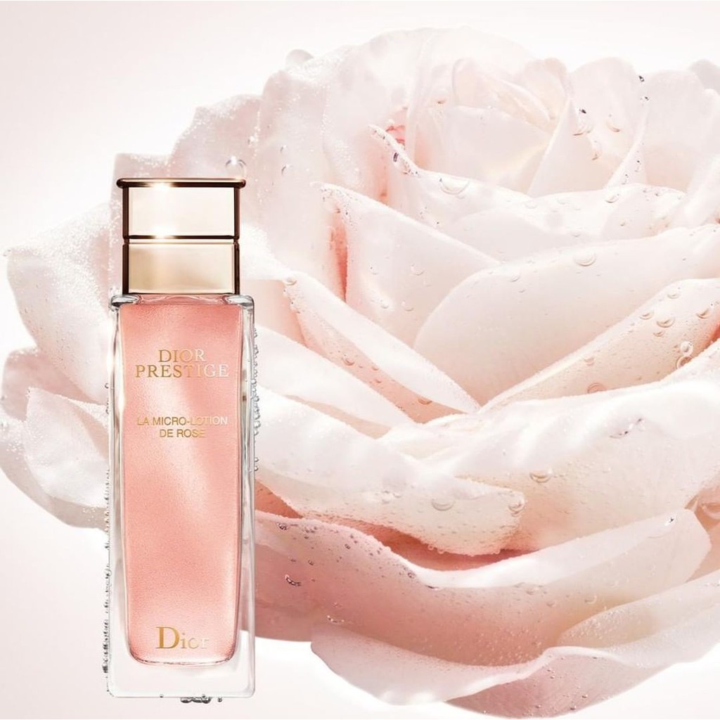 Dior Prestige La Micro-Lotion De Rose โลชั่นบำรุงผิว จาก DIOR ที่มีส่วนผสมของสารอาหาร micro nutrition ที่อุดมไปด้วยแร่ธาตุและน้ำมันของกุหลาบ Rose De Granville ให้ผิวสะอาดบริสุทธิ์ รูขุมขนดูกระชับและเปล่งปลั่งเพื่อผิวที่เนียนนุ่ม