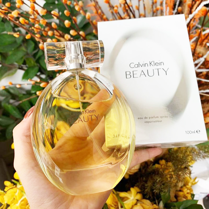 Calvin Klein Beauty for Women EDP  กลิ่นหอมจากดอก นีโอ-ลิลลี่ ซึ่งเป็นดอกไม้ในจินตนาการถึงความงามของหญิงสาวที่เหมือนดอกลิลลี่ 